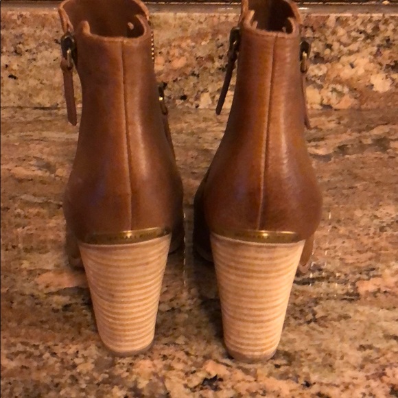 Michael Kors Booties. - Picture 2 of 4